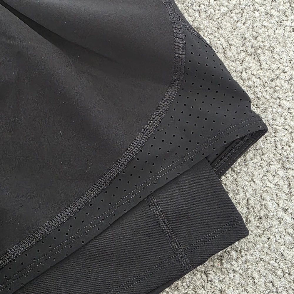 SPANX The Get Moving Short in Black NEW Size Small - Picture 4 of 6